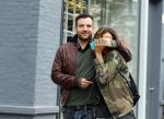 Amsterdam 29 april 2015 
Glennis Grace verliefd met haar vriend Robert Biesewig op de cornelis schuytstraat