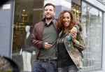 Amsterdam 29 april 2015 
Glennis Grace verliefd met haar vriend Robert Biesewig op de cornelis schuytstraat