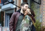 Amsterdam 29 april 2015 
Glennis Grace verliefd met haar vriend Robert Biesewig op de cornelis schuytstraat