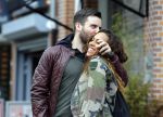 Amsterdam 29 april 2015 
Glennis Grace verliefd met haar vriend Robert Biesewig op de cornelis schuytstraat