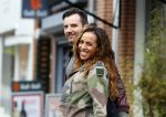 Amsterdam 29 april 2015 
Glennis Grace verliefd met haar vriend Robert Biesewig op de cornelis schuytstraat