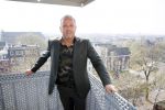 Amsterdam 10 april 2015
Gordon metselt een steen met zijn naam erop bij de westertoren.