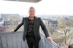 Amsterdam 10 april 2015
Gordon metselt een steen met zijn naam erop bij de westertoren.