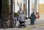 Amsterdam 10 april 2015
Hajo Bruins met zijn dochter op de pc hooftstraat