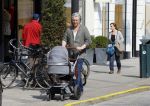 Amsterdam 10 april 2015
Hajo Bruins met zijn dochter op de pc hooftstraat