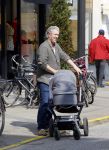 Amsterdam 10 april 2015
Hajo Bruins met zijn dochter op de pc hooftstraat