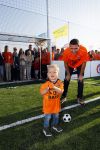 Volendam 15 april 2015
Het mini jan Smit stadion is vanavond geopend met een serie penaltie s van Henk Veerman en Robert Muhren op Jan Smit als keeper. Ook Liza Fem Emma en Senn waren aanwezen alsmede ome Cor