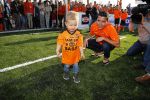 Volendam 15 april 2015
Het mini jan Smit stadion is vanavond geopend met een serie penaltie s van Henk Veerman en Robert Muhren op Jan Smit als keeper. Ook Liza Fem Emma en Senn waren aanwezen alsmede ome Cor