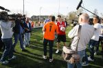 Volendam 15 april 2015
Het mini jan Smit stadion is vanavond geopend met een serie penaltie s van Henk Veerman en Robert Muhren op Jan Smit als keeper. Ook Liza Fem Emma en Senn waren aanwezen alsmede ome Cor