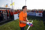 Volendam 15 april 2015
Het mini jan Smit stadion is vanavond geopend met een serie penaltie s van Henk Veerman en Robert Muhren op Jan Smit als keeper. Ook Liza Fem Emma en Senn waren aanwezen alsmede ome Cor