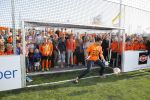 Volendam 15 april 2015
Het mini jan Smit stadion is vanavond geopend met een serie penaltie s van Henk Veerman en Robert Muhren op Jan Smit als keeper. Ook Liza Fem Emma en Senn waren aanwezen alsmede ome Cor