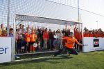 Volendam 15 april 2015
Het mini jan Smit stadion is vanavond geopend met een serie penaltie s van Henk Veerman en Robert Muhren op Jan Smit als keeper. Ook Liza Fem Emma en Senn waren aanwezen alsmede ome Cor