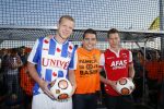Volendam 15 april 2015
Het mini jan Smit stadion is vanavond geopend met een serie penaltie s van Henk Veerman en Robert Muhren op Jan Smit als keeper. Ook Liza Fem Emma en Senn waren aanwezen alsmede ome Cor