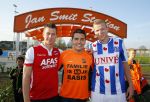 Volendam 15 april 2015
Het mini jan Smit stadion is vanavond geopend met een serie penaltie s van Henk Veerman en Robert Muhren op Jan Smit als keeper. Ook Liza Fem Emma en Senn waren aanwezen alsmede ome Cor