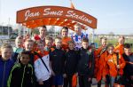 Volendam 15 april 2015
Het mini jan Smit stadion is vanavond geopend met een serie penaltie s van Henk Veerman en Robert Muhren op Jan Smit als keeper. Ook Liza Fem Emma en Senn waren aanwezen alsmede ome Cor