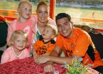 Volendam 15 april 2015
Het mini jan Smit stadion is vanavond geopend met een serie penaltie s van Henk Veerman en Robert Muhren op Jan Smit als keeper. Ook Liza Fem Emma en Senn waren aanwezen alsmede ome Cor