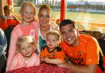 Volendam 15 april 2015
Het mini jan Smit stadion is vanavond geopend met een serie penaltie s van Henk Veerman en Robert Muhren op Jan Smit als keeper. Ook Liza Fem Emma en Senn waren aanwezen alsmede ome Cor