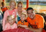 Volendam 15 april 2015
Het mini jan Smit stadion is vanavond geopend met een serie penaltie s van Henk Veerman en Robert Muhren op Jan Smit als keeper. Ook Liza Fem Emma en Senn waren aanwezen alsmede ome Cor