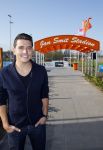 Volendam 15 april 2015
Het mini jan Smit stadion is vanavond geopend met een serie penaltie s van Henk Veerman en Robert Muhren op Jan Smit als keeper. Ook Liza Fem Emma en Senn waren aanwezen alsmede ome Cor