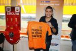 Volendam 15 april 2015
Het mini jan Smit stadion is vanavond geopend met een serie penaltie s van Henk Veerman en Robert Muhren op Jan Smit als keeper. Ook Liza Fem Emma en Senn waren aanwezen alsmede ome Cor
