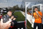 Volendam 15 april 2015
Het mini jan Smit stadion is vanavond geopend met een serie penaltie s van Henk Veerman en Robert Muhren op Jan Smit als keeper. Ook Liza Fem Emma en Senn waren aanwezen alsmede ome Cor