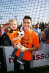 Volendam 15 april 2015
Het mini jan Smit stadion is vanavond geopend met een serie penaltie s van Henk Veerman en Robert Muhren op Jan Smit als keeper. Ook Liza Fem Emma en Senn waren aanwezen alsmede ome Cor