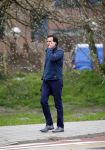 Amsterdam 17 april 2015
Divorce acteur Jeroen Spitzenberger wandelend drinkend en brood etend op straat