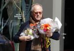 Amsterdam 4 april 2015 
Joop Braakhekke doet in zijn mini countryman boodschappen in amsterdam zuid