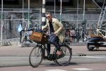 Amsterdam 23 april 2015  
Jos v Raak op de fiets bij ihet Paleis op de Dam.