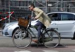 Amsterdam 23 april 2015  
Jos v Raak op de fiets bij ihet Paleis op de Dam.