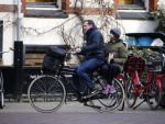 Amsterdam 7 april 2015
Kim v Kooten achter op de fiets bij haar man Jacob Derwig