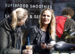 Amsterdam 8 april 2015
Kimberly Klaver met een vriendin op een terras