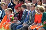 Dordrecht, 27 April 2015
Koningsdag 2015 met Koningin Willem-Alexander, Koningin Maxima, Prinses Amalia, Prinses Alexia em Prinses Ariane, Prins Constatijn, Prinses Laurentien, Prins Maurits, Prinses Marilene, Prinses Annette, Prins Bernhard Jr., Prins Pieter Christiaan en Prinses Anita