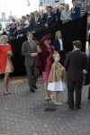 Dordrecht, 27 April 2015
Koningsdag 2015 met Koningin Willem-Alexander, Koningin Maxima, Prinses Amalia, Prinses Alexia em Prinses Ariane, Prins Constatijn, Prinses Laurentien, Prins Maurits, Prinses Marilene, Prinses Annette, Prins Bernhard Jr., Prins Pieter Christiaan en Prinses Anita