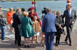 Dordrecht, 27 April 2015
Koningsdag 2015 met Koningin Willem-Alexander, Koningin Maxima, Prinses Amalia, Prinses Alexia em Prinses Ariane, Prins Constatijn, Prinses Laurentien, Prins Maurits, Prinses Marilene, Prinses Annette, Prins Bernhard Jr., Prins Pieter Christiaan en Prinses Anita
