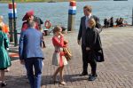 Dordrecht, 27 April 2015
Koningsdag 2015 met Koningin Willem-Alexander, Koningin Maxima, Prinses Amalia, Prinses Alexia em Prinses Ariane, Prins Constatijn, Prinses Laurentien, Prins Maurits, Prinses Marilene, Prinses Annette, Prins Bernhard Jr., Prins Pieter Christiaan en Prinses Anita