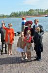 Dordrecht, 27 April 2015
Koningsdag 2015 met Koningin Willem-Alexander, Koningin Maxima, Prinses Amalia, Prinses Alexia em Prinses Ariane, Prins Constatijn, Prinses Laurentien, Prins Maurits, Prinses Marilene, Prinses Annette, Prins Bernhard Jr., Prins Pieter Christiaan en Prinses Anita