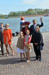 Dordrecht, 27 April 2015
Koningsdag 2015 met Koningin Willem-Alexander, Koningin Maxima, Prinses Amalia, Prinses Alexia em Prinses Ariane, Prins Constatijn, Prinses Laurentien, Prins Maurits, Prinses Marilene, Prinses Annette, Prins Bernhard Jr., Prins Pieter Christiaan en Prinses Anita