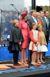 Dordrecht, 27 April 2015
Koningsdag 2015 met Koningin Willem-Alexander, Koningin Maxima, Prinses Amalia, Prinses Alexia em Prinses Ariane, Prins Constatijn, Prinses Laurentien, Prins Maurits, Prinses Marilene, Prinses Annette, Prins Bernhard Jr., Prins Pieter Christiaan en Prinses Anita