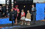 Dordrecht, 27 April 2015
Koningsdag 2015 met Koningin Willem-Alexander, Koningin Maxima, Prinses Amalia, Prinses Alexia em Prinses Ariane, Prins Constatijn, Prinses Laurentien, Prins Maurits, Prinses Marilene, Prinses Annette, Prins Bernhard Jr., Prins Pieter Christiaan en Prinses Anita