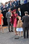Dordrecht, 27 April 2015
Koningsdag 2015 met Koningin Willem-Alexander, Koningin Maxima, Prinses Amalia, Prinses Alexia em Prinses Ariane, Prins Constatijn, Prinses Laurentien, Prins Maurits, Prinses Marilene, Prinses Annette, Prins Bernhard Jr., Prins Pieter Christiaan en Prinses Anita