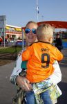 Volendam 15 april 2015
Het mini jan Smit stadion is vanavond geopend met een serie penaltie s van Henk Veerman en Robert Muhren op Jan Smit als keeper. Ook Liza Fem Emma en Senn waren aanwezen alsmede ome Cor