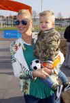 Volendam 15 april 2015
Het mini jan Smit stadion is vanavond geopend met een serie penaltie s van Henk Veerman en Robert Muhren op Jan Smit als keeper. Ook Liza Fem Emma en Senn waren aanwezen alsmede ome Cor