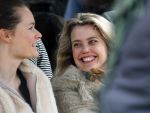 Amsterdam 4 april 2015 
Maria Kooistra met een vriendin op terras