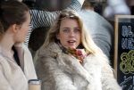Amsterdam 4 april 2015 
Maria Kooistra met een vriendin op terras