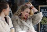 Amsterdam 4 april 2015 
Maria Kooistra met een vriendin op terras