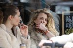 Amsterdam 4 april 2015 
Maria Kooistra met een vriendin op terras