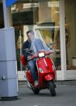 Amsterdam 24 april 2015
Martijn Krabbe op vespa scooter boodschappen doen.
