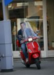 Amsterdam 24 april 2015
Martijn Krabbe op vespa scooter boodschappen doen.