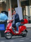 Amsterdam 24 april 2015
Martijn Krabbe op vespa scooter boodschappen doen.